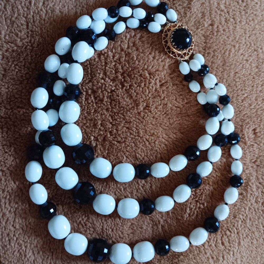 Vintage Blingy Beads with Elegant Clasp Detail - Picture 2 of 4